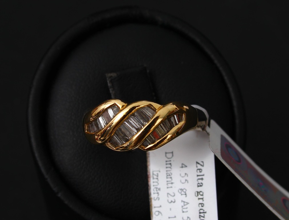 Золотое кольцо с алмазами