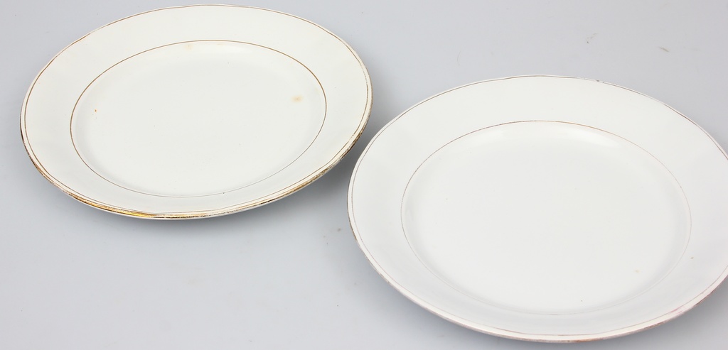 Porcelain plates 2 pcs.