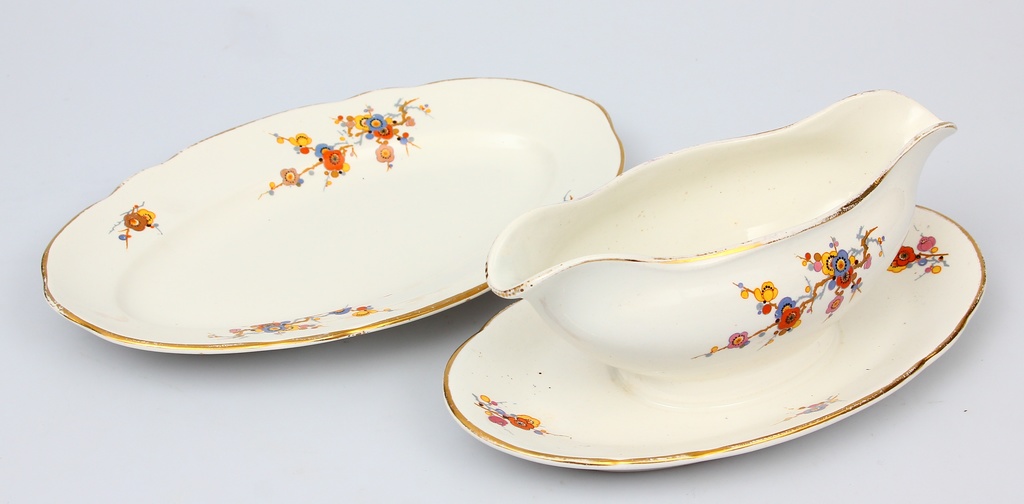 Porcelain sauce bowl and serving plate