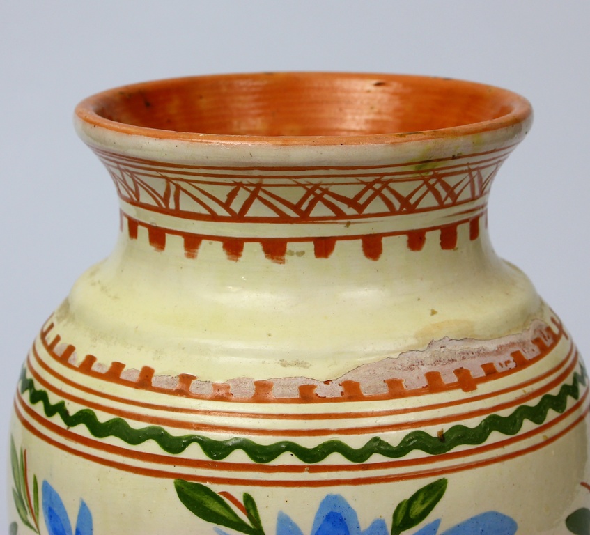 Apgleznota keramikas vāze