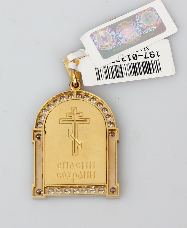 Gold pendant with diamonds with wooden box and description