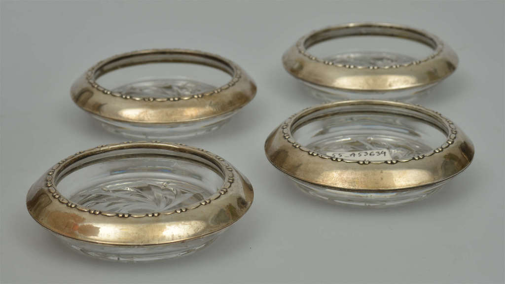Glass wine bottle trays with silver finish 4 pcs.