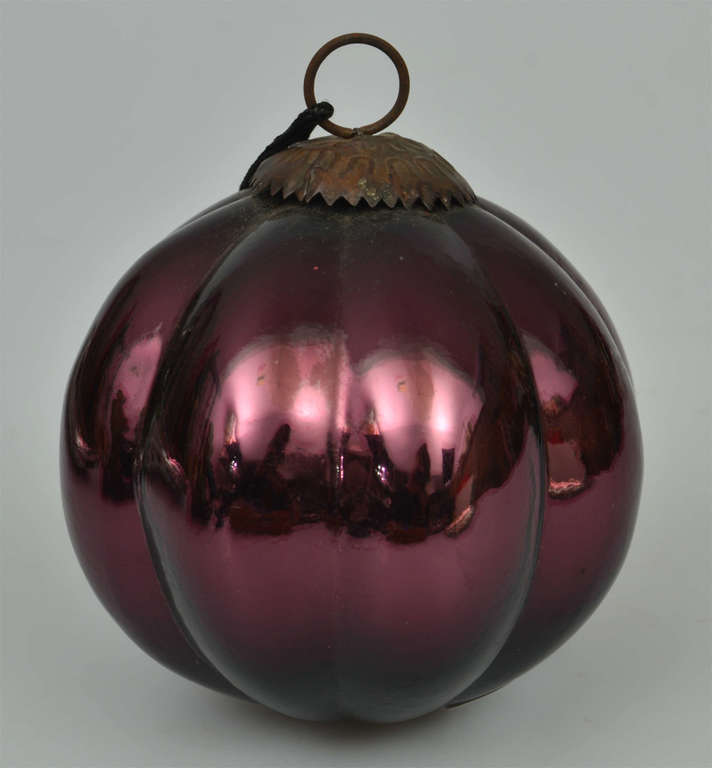 Christmas tree decoration - segmented ball