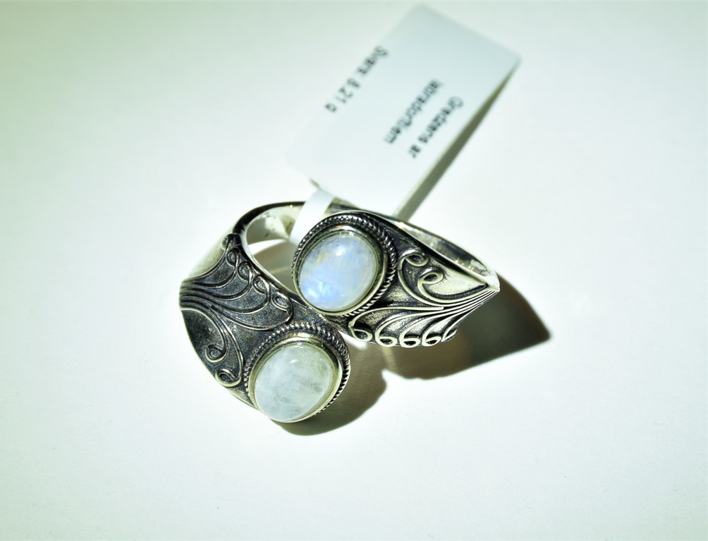Silver ring with labradorite
