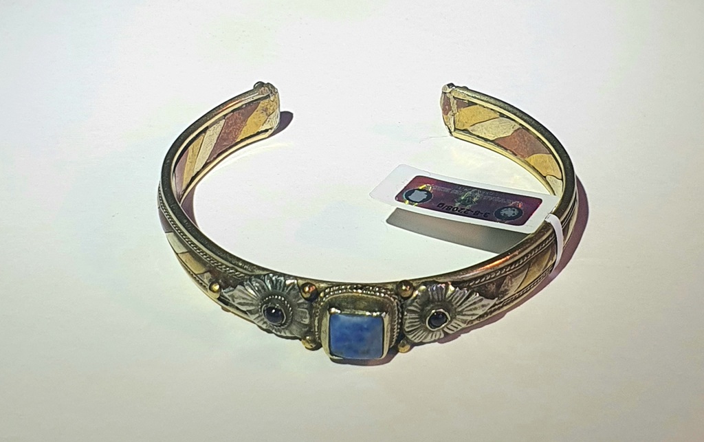 Bracelet with lazurite and rhodolite
