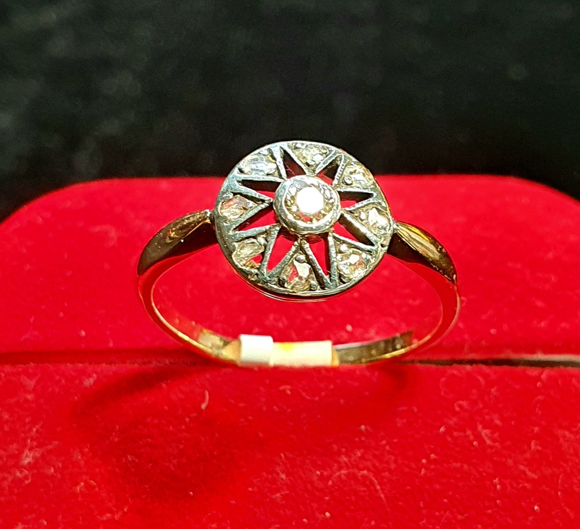 Золотое кольцо с бриллиантам и алмазами
