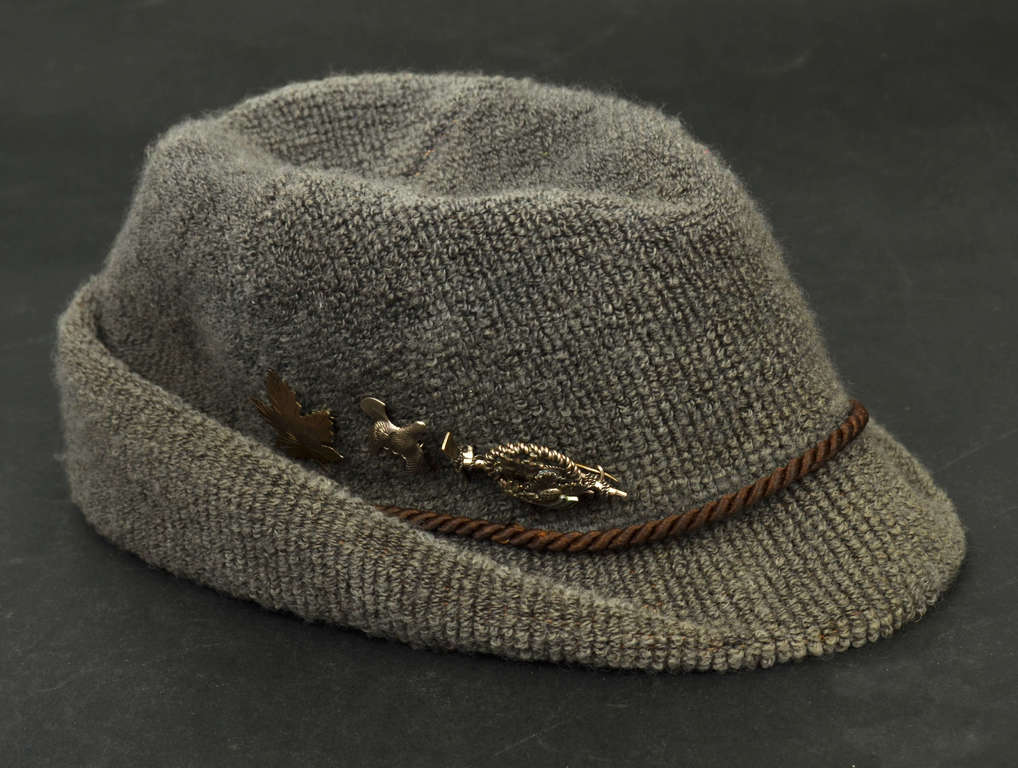 Охотничья шапка с 6 серебряными булавками