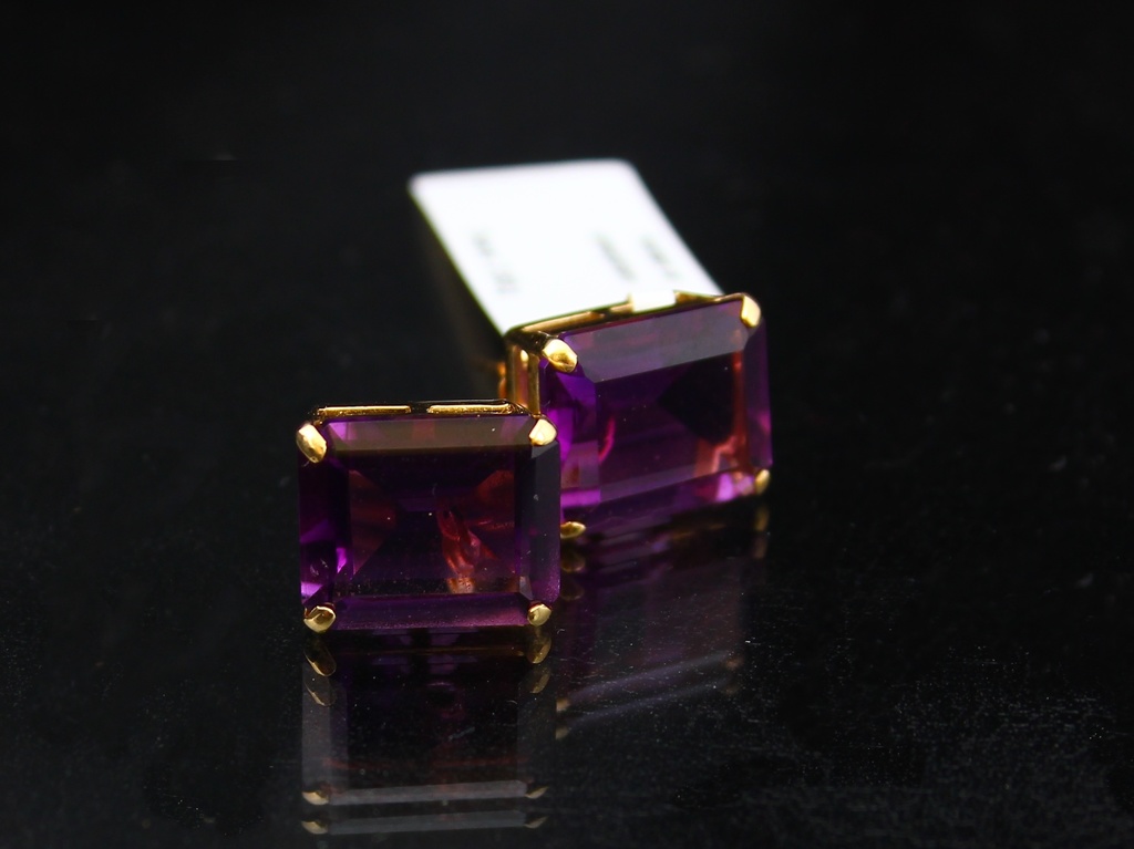 Gold earrings with amethysts