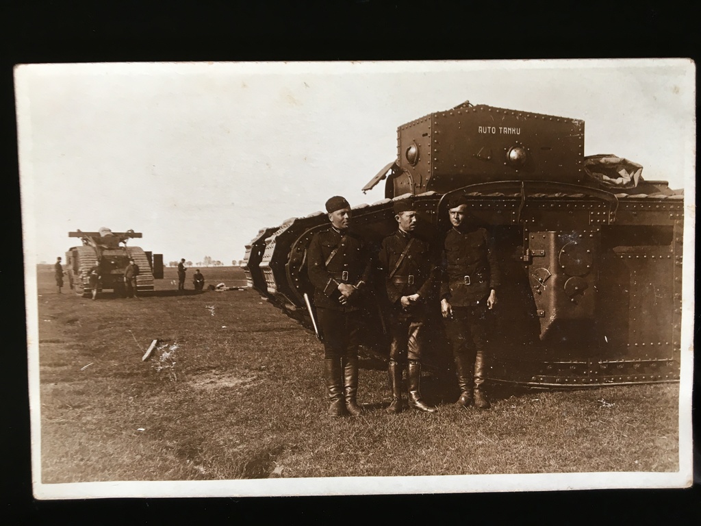 Auto tanku pulka tanks ar apkalpi  Daugavgrīvas poligonā. 1928.gads.
