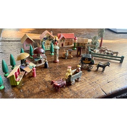 Коллекция различных деревянных игрушек