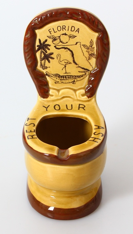 Porcelain ashtray in the form of a pot