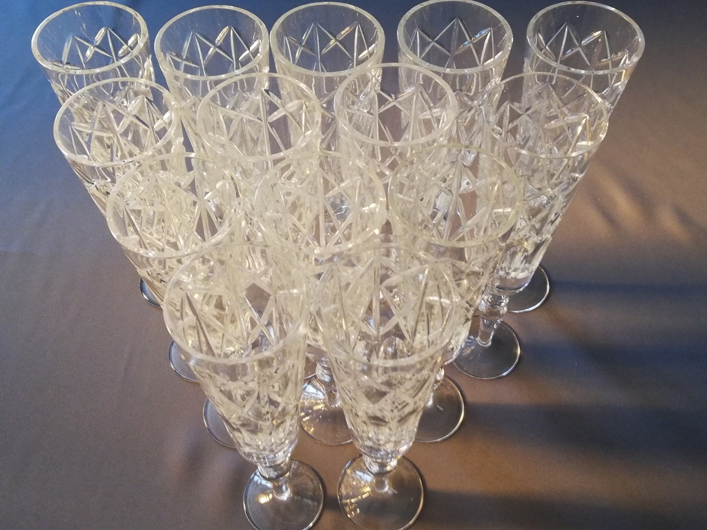 14 хрустальных бокалов для шампанского