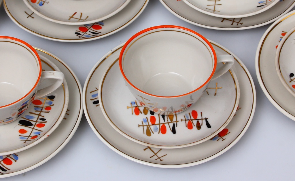 Porcelain tableware (with defects)