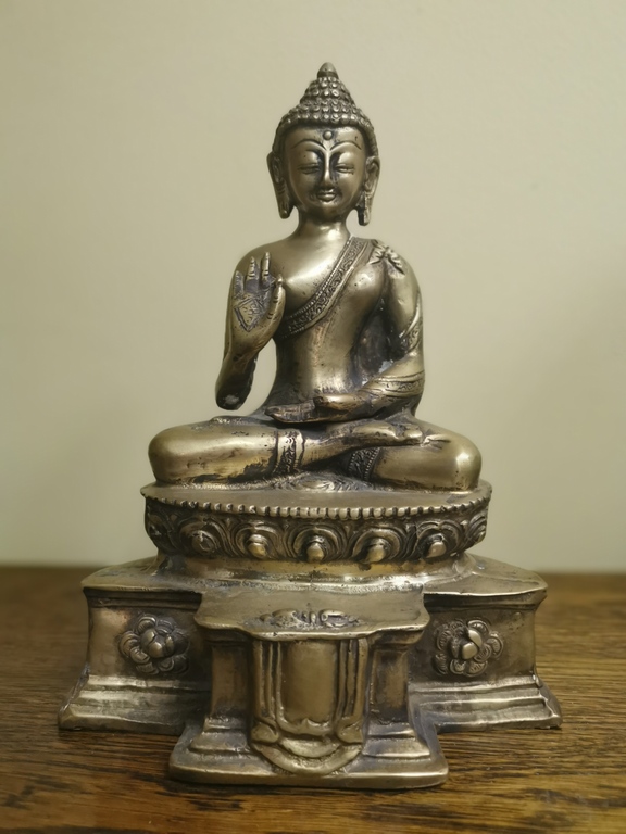 Бронзовая скульптура будда
