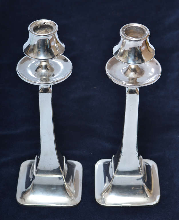Серебряные подсвечники в стиле модерн (2 шт.)