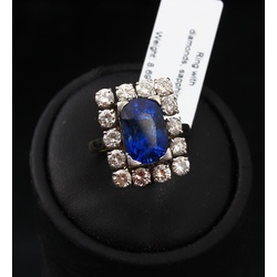 Gold, Platinum ring with sapphire and 14 diamonds