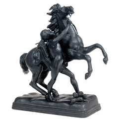 Čuguna figūra “Vīrietis ar zirgu”