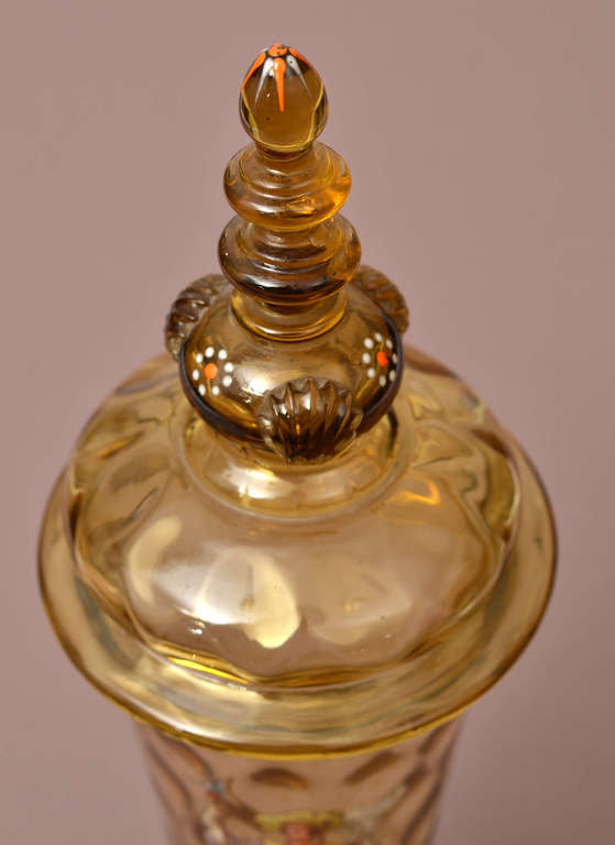 Glass cup with lid