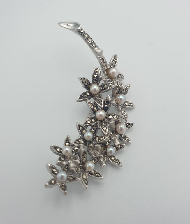 Silver Art Nouveau brooch with marcasite crystals and pearls
