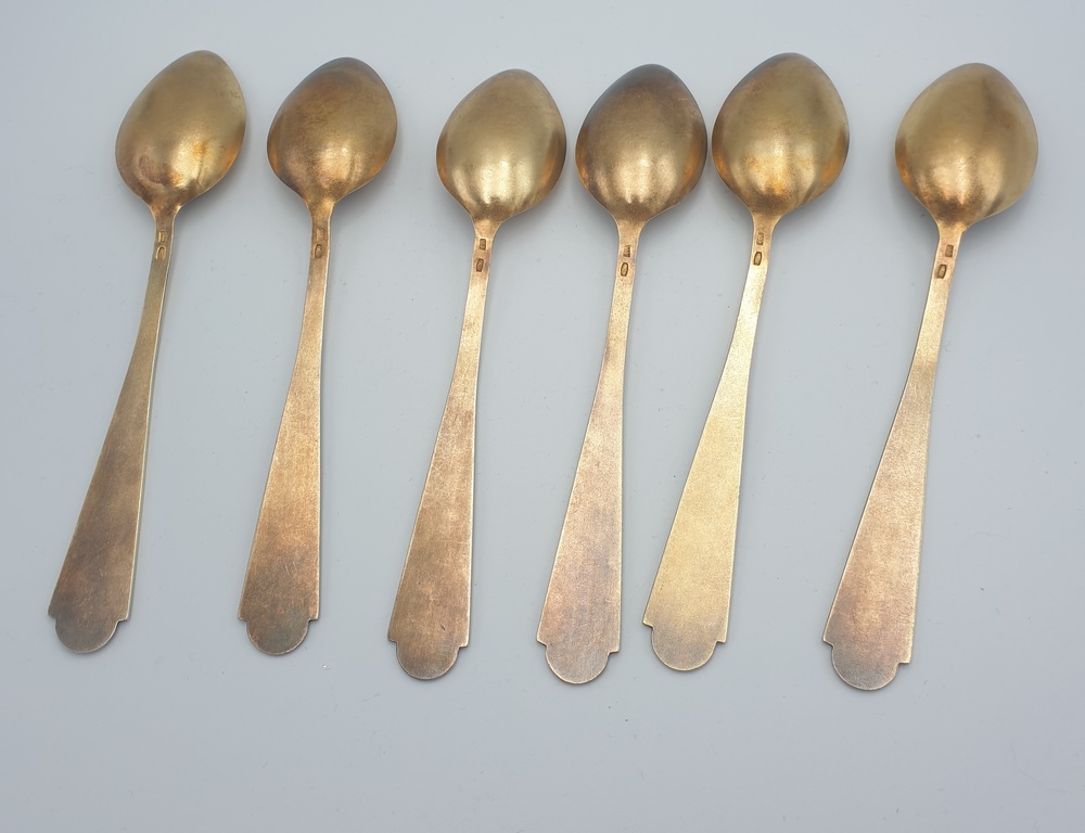 Silver spoons (6 pcs) in a green box