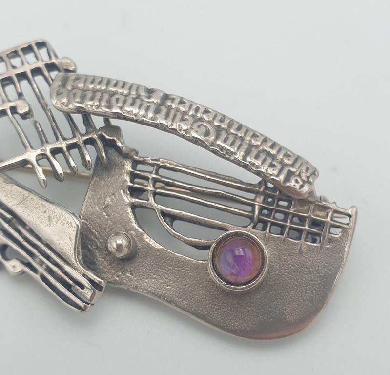 Silver Art Nouveau brooch with amethyst