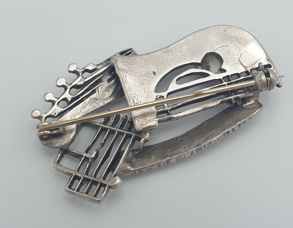 Silver Art Nouveau brooch with amethyst
