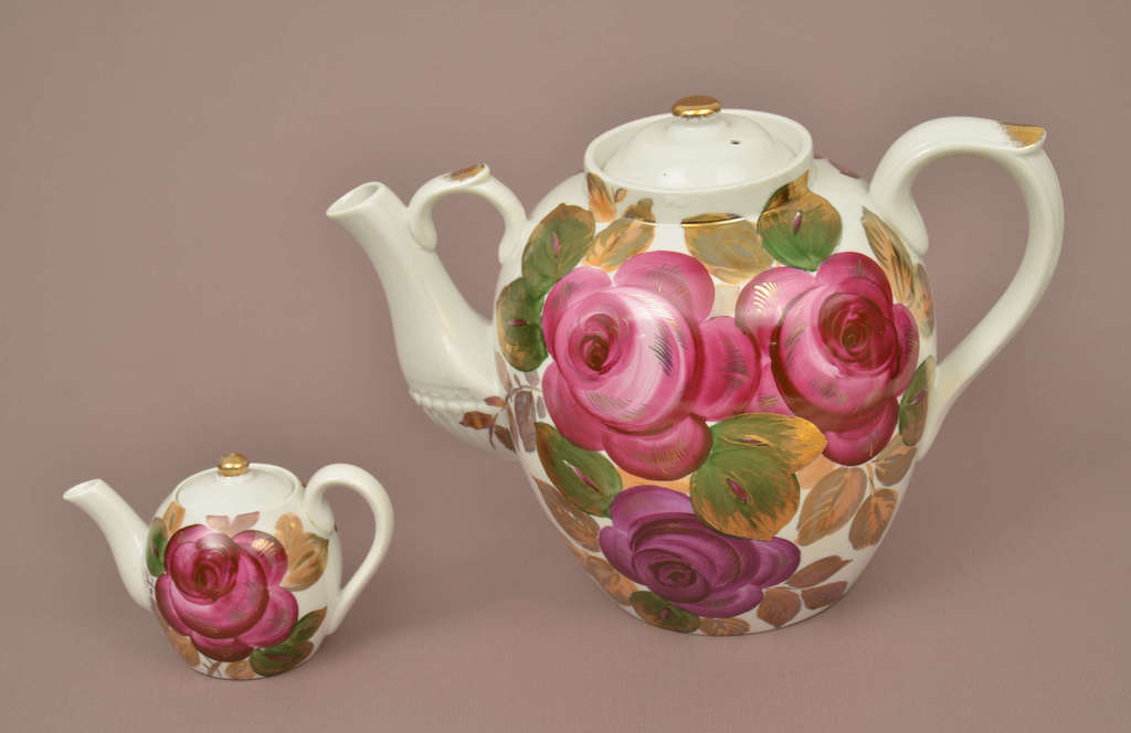 Porcelain teapots 2 pcs.