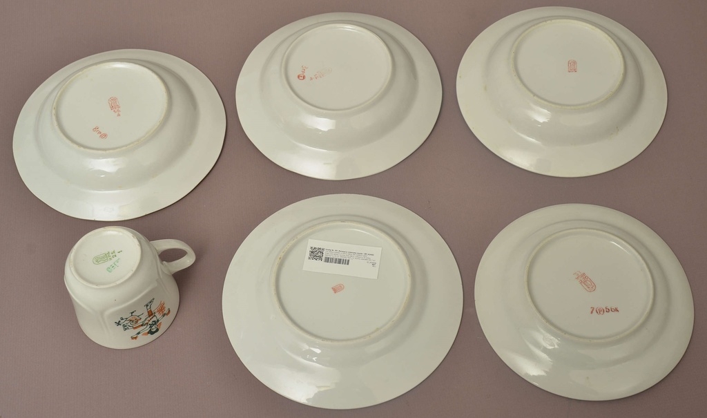 Porcelain cup and plates for children (5 pcs)