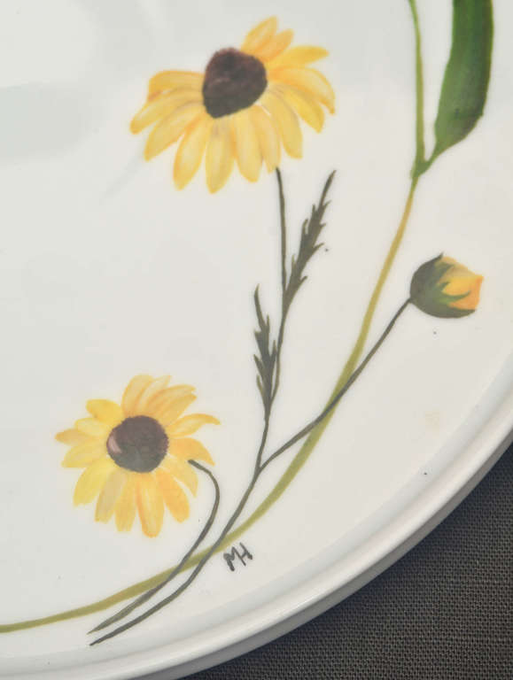 Porcelāna šķīvis ''Dzeltenie ziedi''