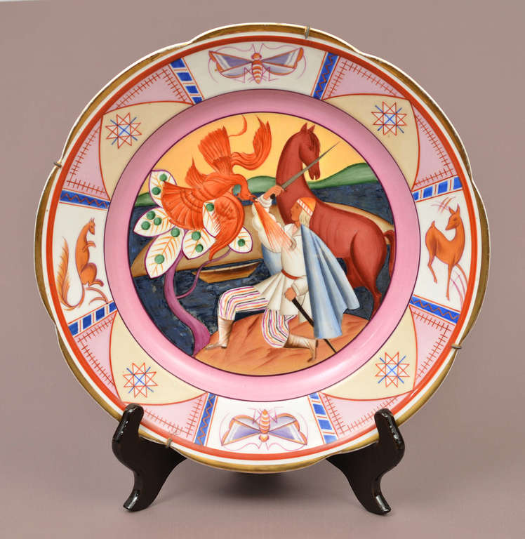 Baltars apgleznots porcelāna šķīvis ''Ugunsputns''