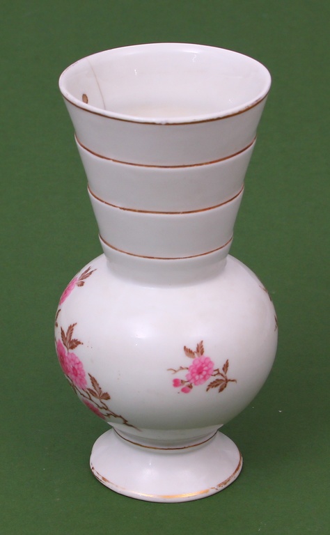 Jessen porcelain vase with pink flowers