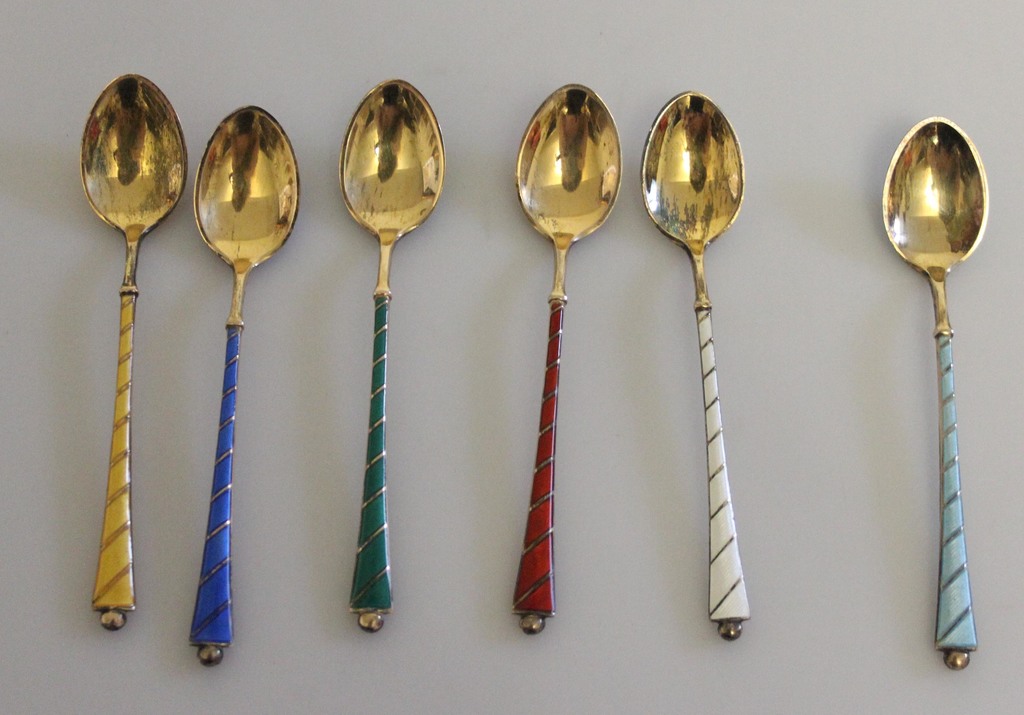 Spoon set with enamel (6 pcs)