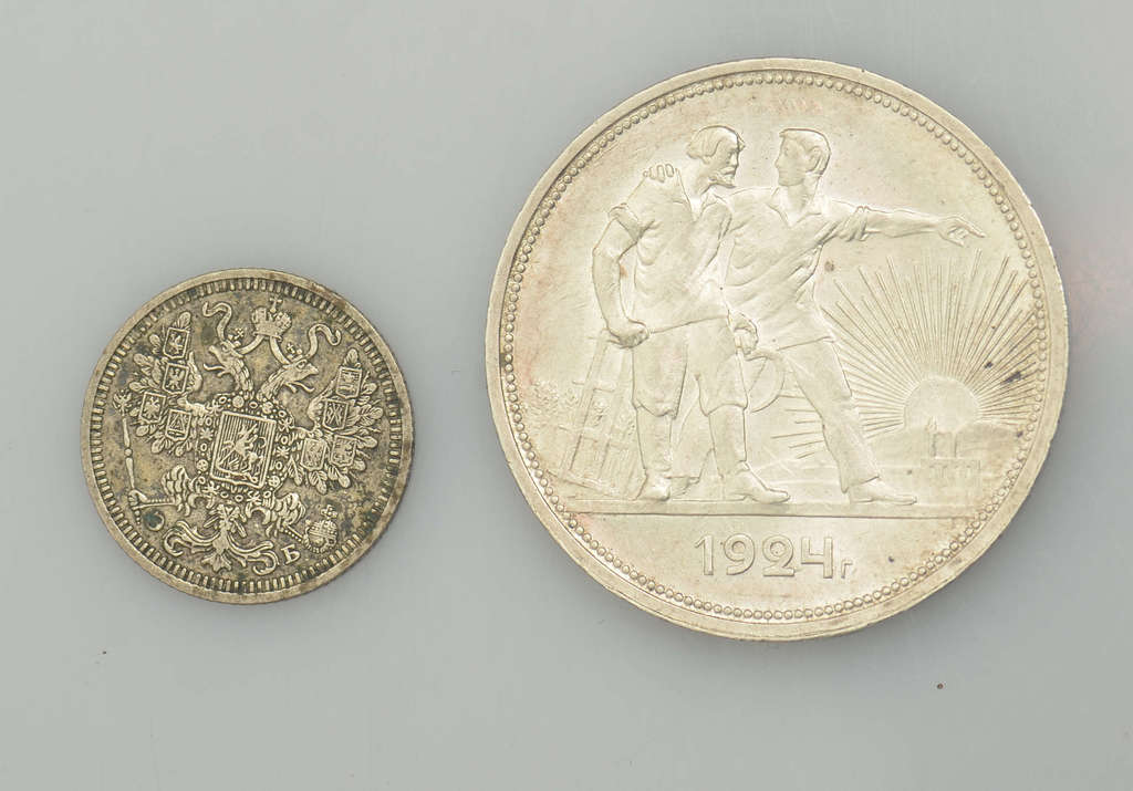 Divas sudraba monētas - 1924. gada 1 rublis un 1908.gada 15 kapeikas