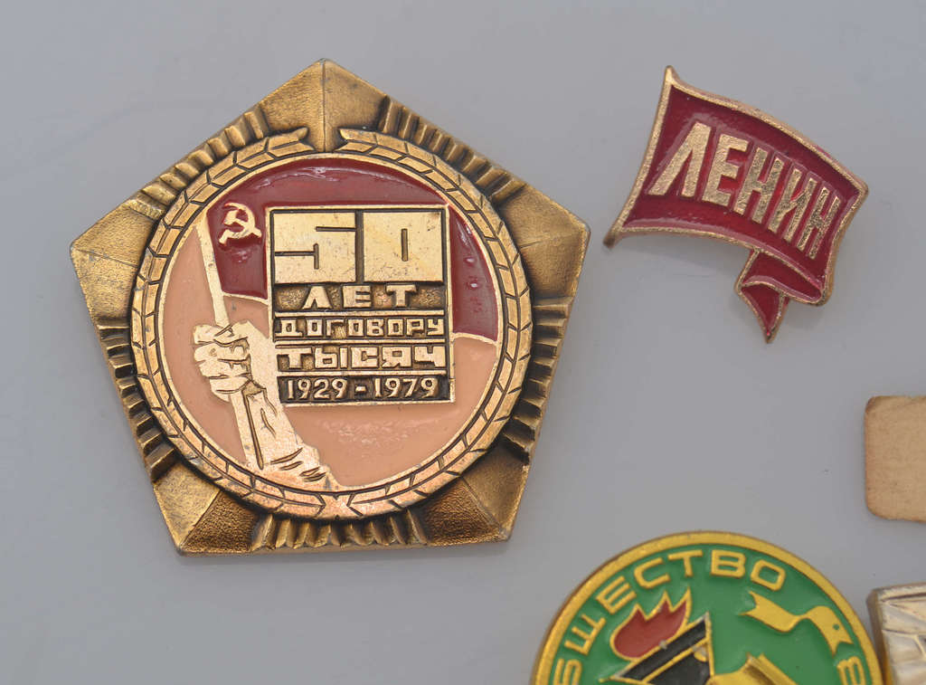 Collection of various badges / awards (20 pcs) - The proceeds of this lot will be donated to Ukraine