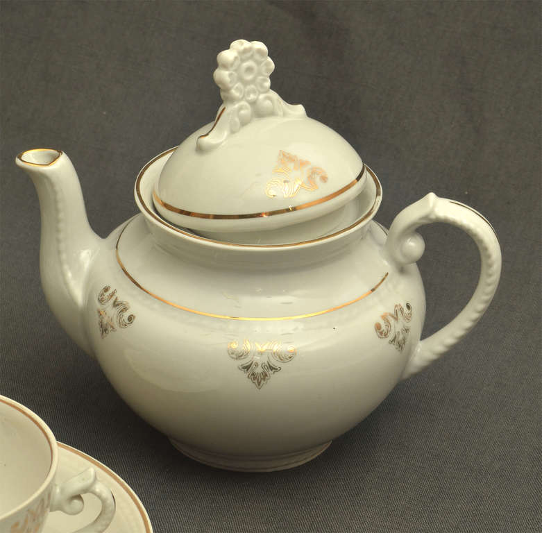 Nepilna porcelāna tējas servīze ''Laima''