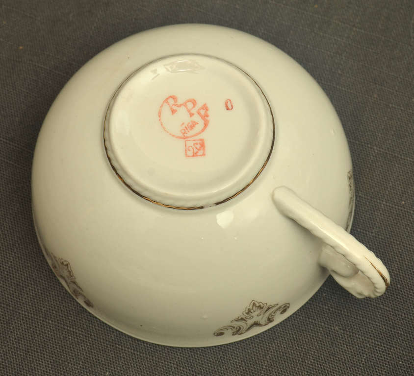 Incomplete porcelain tea set 