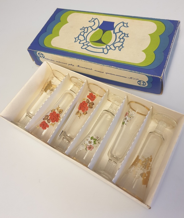 Set of glasses with floral motif in the original box (6 pcs.)