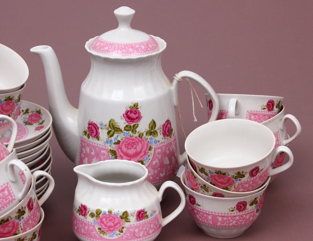 Incomplete coffee and tea porcelain set 