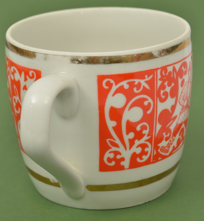 Фарфоровая чайная чашка