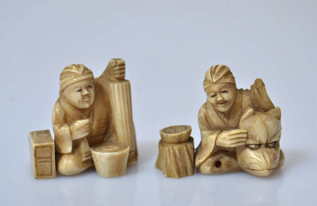 Bone miniature figurines (2 pcs.) '' Netsuke ''