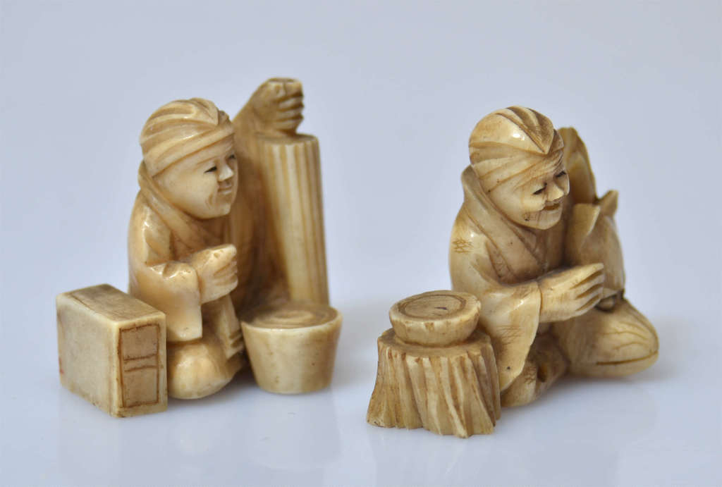 Bone miniature figurines (2 pcs.) '' Netsuke ''
