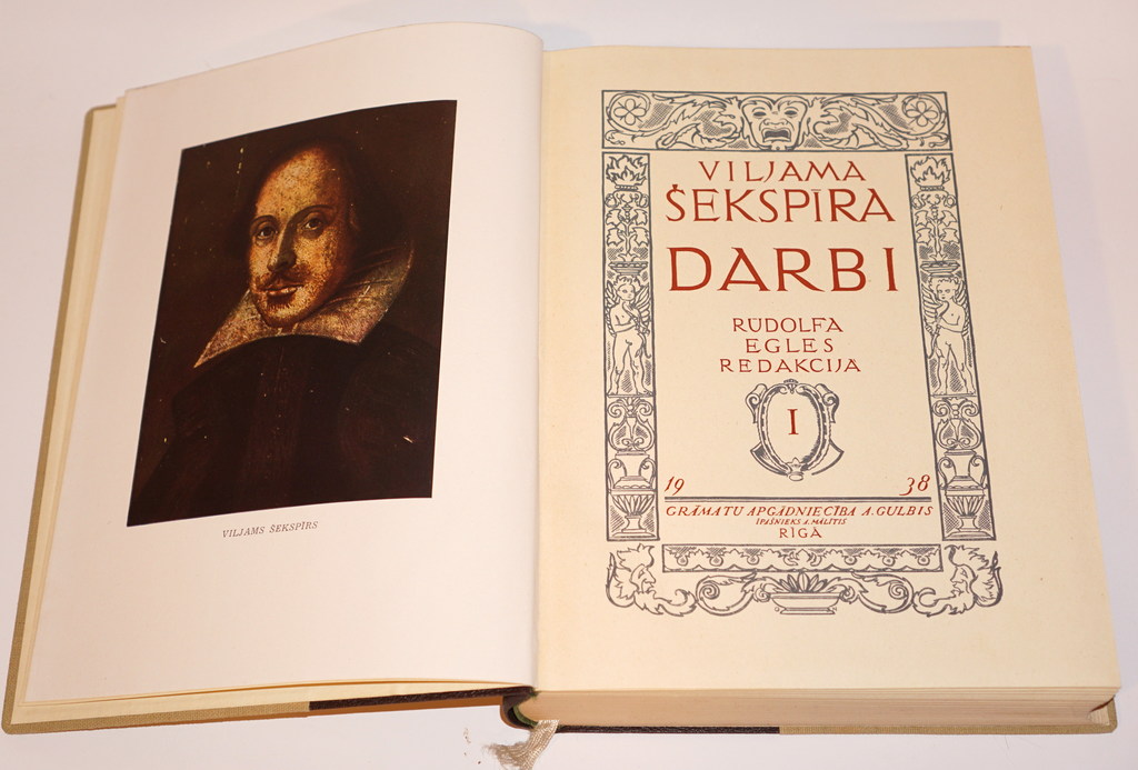 Works by William Shakespeare, in the original box