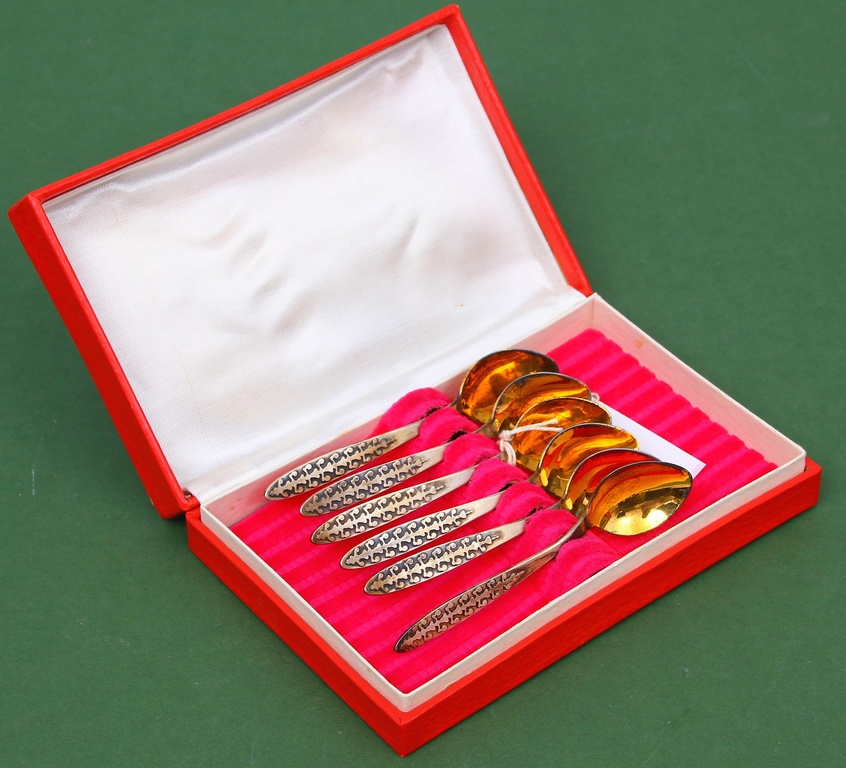 Silver spoons (6 pcs) in a box