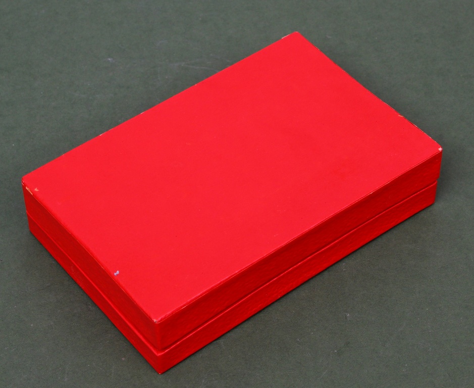 Sudraba karotes (6 gab) kastītē 