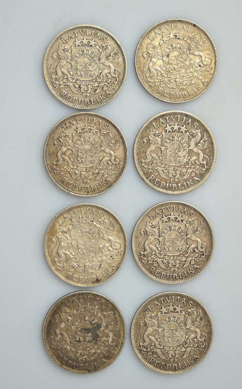 Серебряные монеты номиналом 1 лат (8 штук)