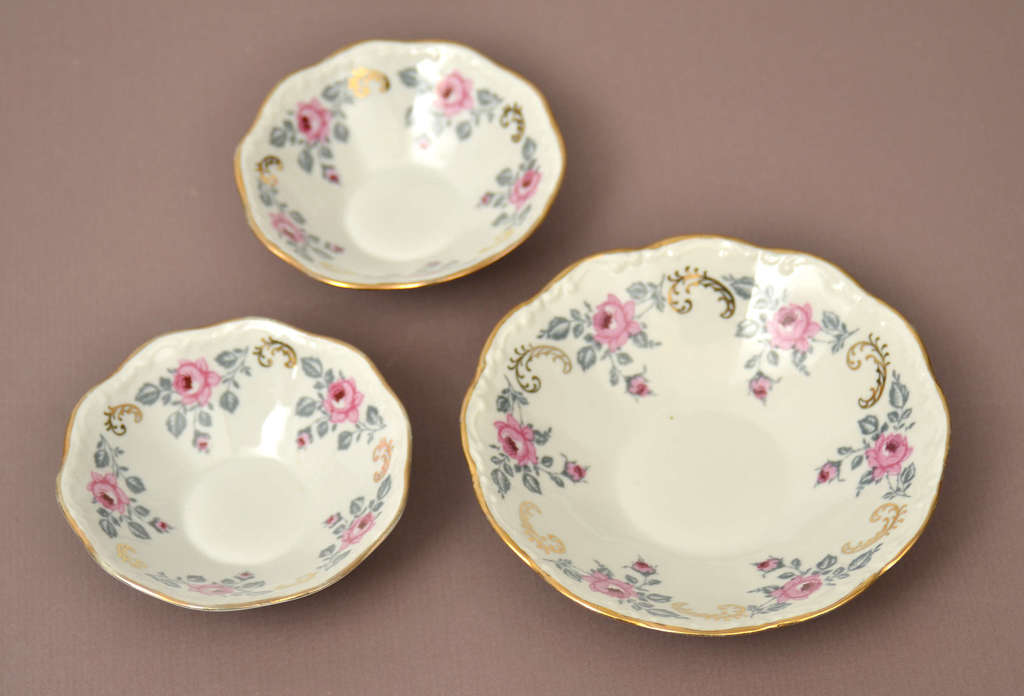 Porcelain dishes (3 pcs)