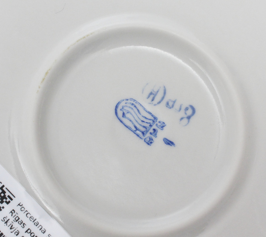 Porcelain serving plates (2 pcs.)