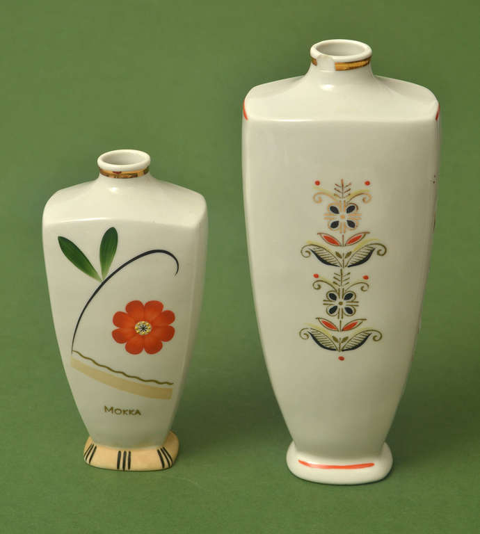 Liqueur porcelain decanters (2 pieces)