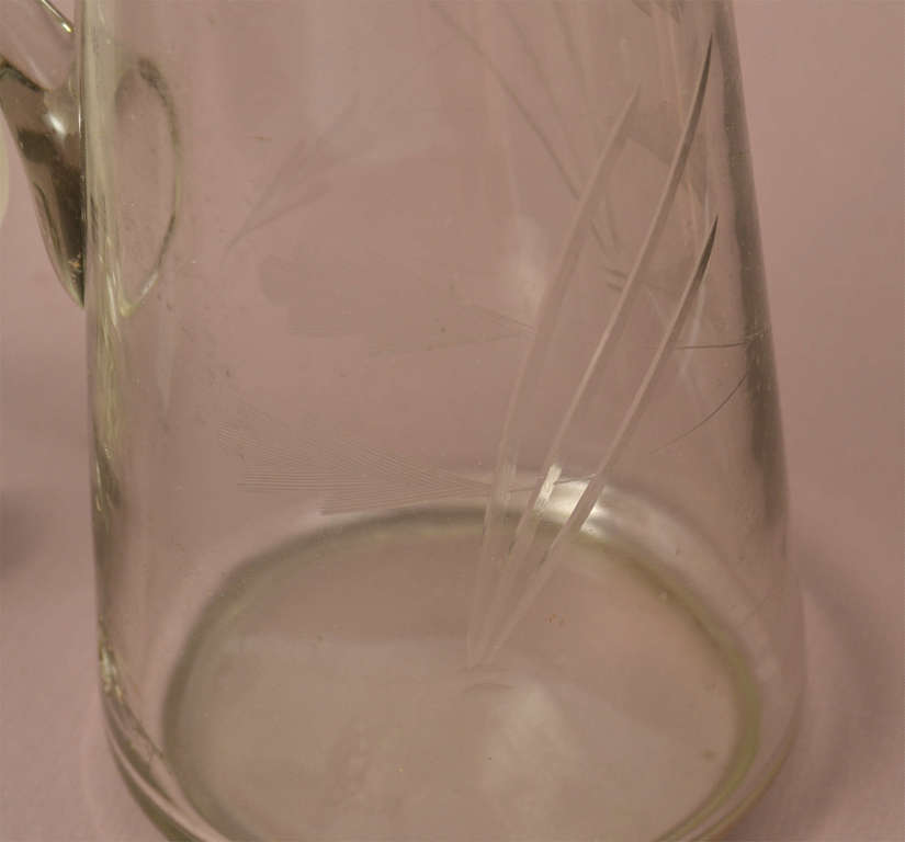 Glass juice jug with a lid