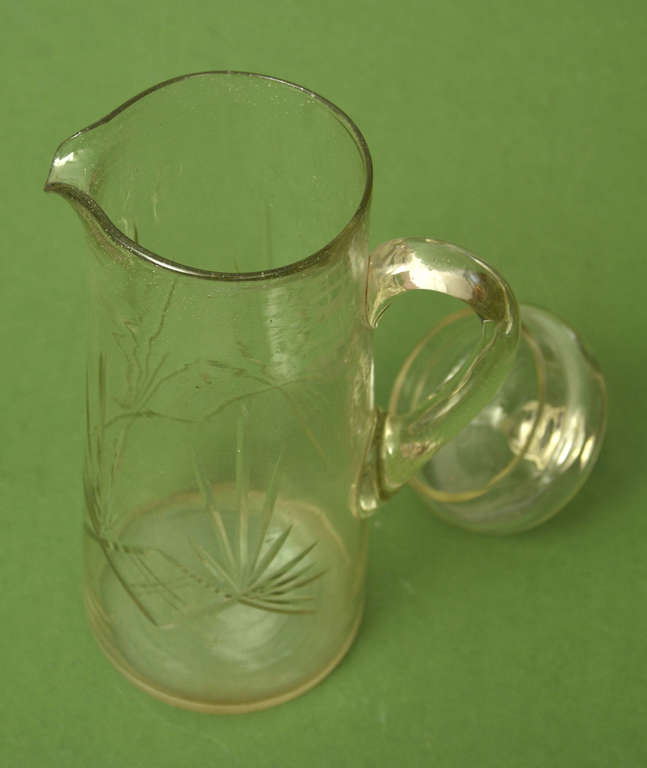 Glass juice jug with lid